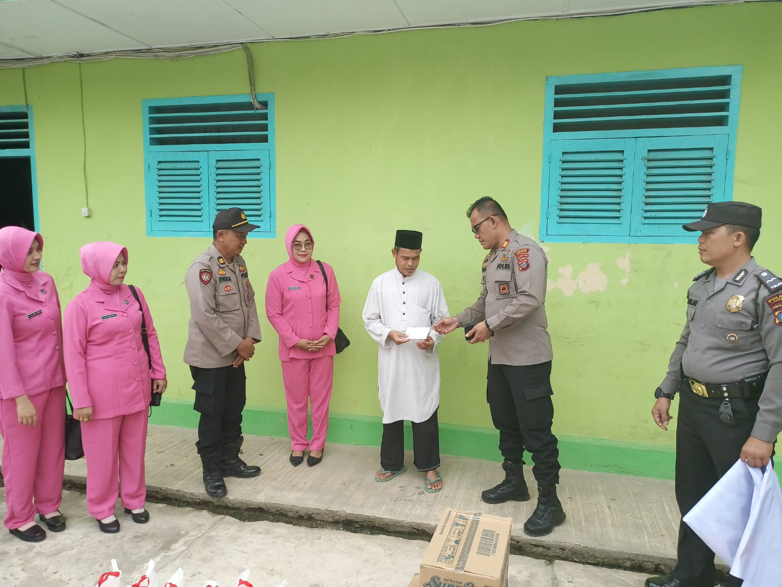 Polsek Dan Bhayangkari P.Brandan Bantu Panti Asuhan Darul Yatama
