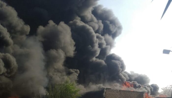 Gudang Diduga Oli Bekas Terbakar Di Deliserdang