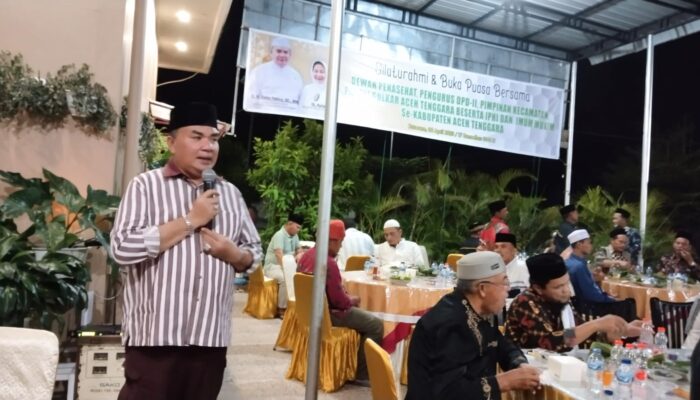 Gelar Bukber, Anggota DPR RI Salurkan Paket Lebaran