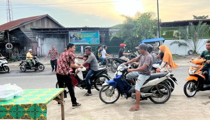PT Pelayaran Nasional Malindo Bahari Cabang Tanjungbalai Berbagi Takjil