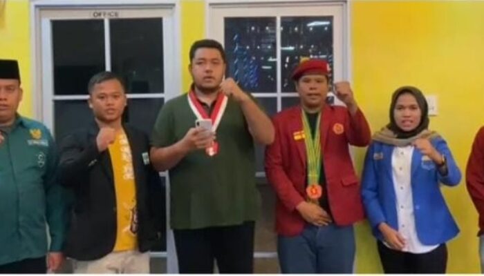 ASN Pemkab Toba Aksi Bersih-bersih Di Kota Balige