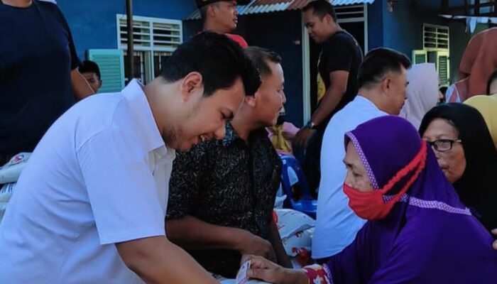 Tim Reska Bagikan 500 Paket Ramadan Untuk Lansia