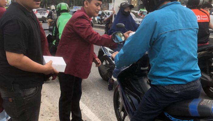 Semangat Al Ma’un, PKSH IMM Ciputat  Berbagi Takjil Gratis