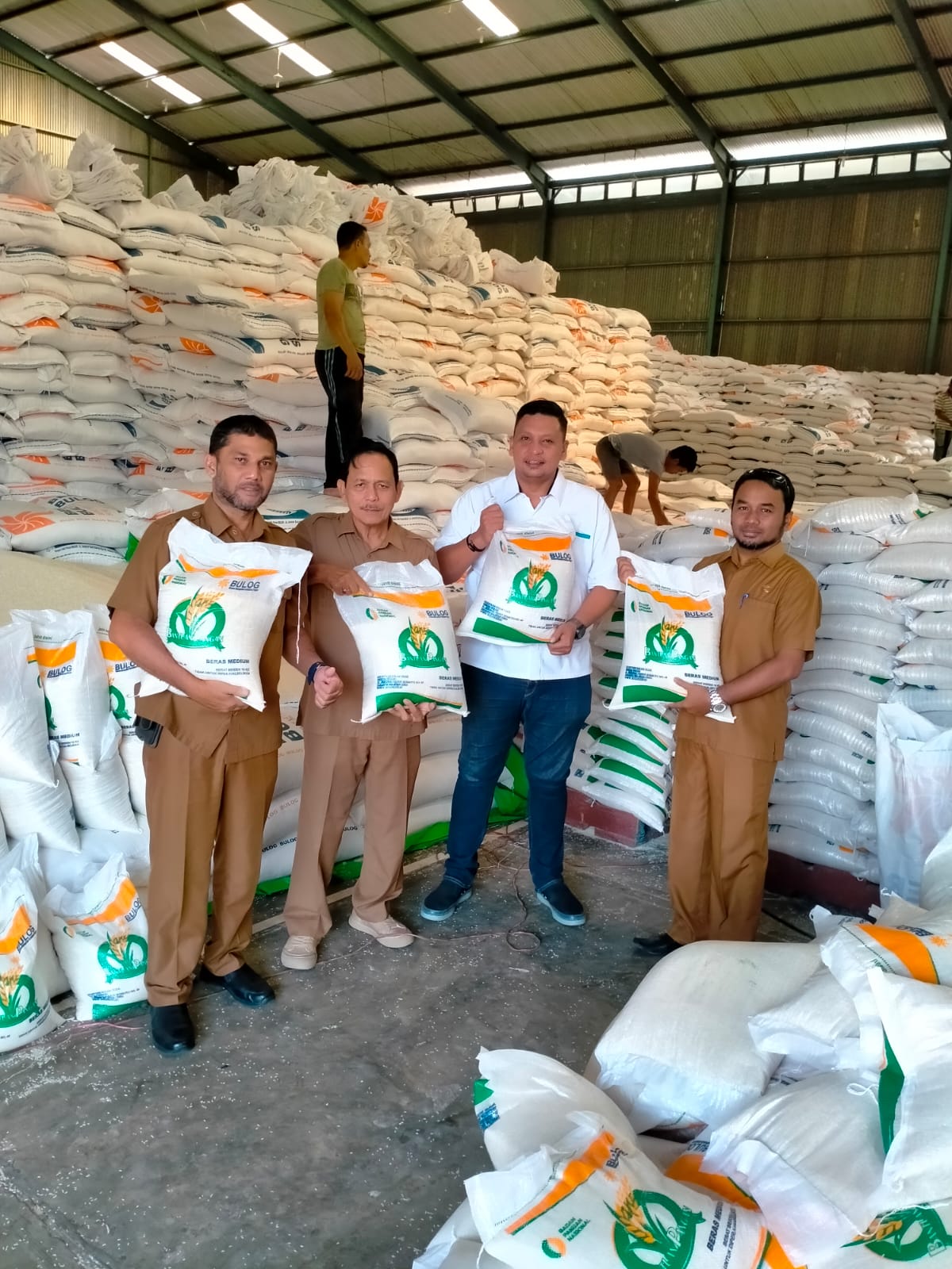 Bulog Langsa Salurkan Beras Cadangan Untuk Pemkab Aceh Timur