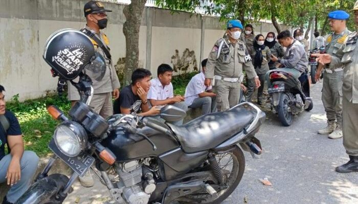 Satpol PP Gelar Razia Usai US SMA Di P.Siantar