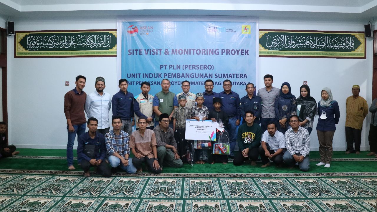 Manajemen PLN UIP Sumbagut saat menggelar Safari Ramadan yang berlangsung di Masjid At-Taqwa Basecamp PLN UPP Sumbagut 2, Proyek PLTA Peusangan 1&2, Kabupaten Aceh Tengah.