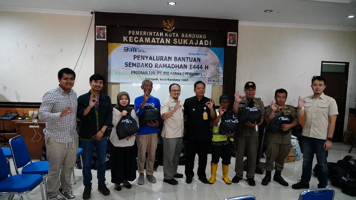 Bio Farma Gelar Penyaluran Bantuan Sembako Ramadan 1444 H