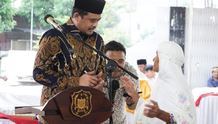 Tak Hanya Salurkan Bantuan, Safari Ramadan Bobby Nasution Pecahkan Masalah Warga