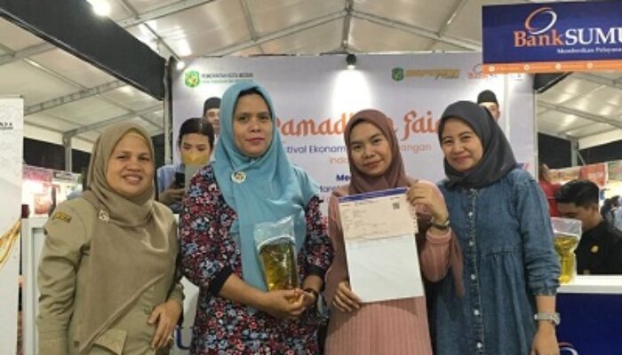 Cegah Pemanasan Global Rektor UMA Tanam Pohon