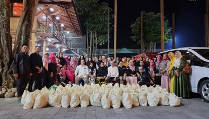 Puluhan Perempuan Lansia Dan Janda Bukber Dan Terima Santunan GIS