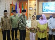 Rektor UMSU Bagikan 300 Bingkisan Ramadhan 1444 H