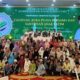 NOTARIS Muslim Indonesia Kordinator Wilayah Sumatera Utara (NMI Korwil Sumut) memberikan santunan dan bingkisan kepada 100 anak yatim, dalam acara buka puasa bersama, yang digelar di Aula Raja Inal Siregar Lantai 2 Kantor Gubernur Sumatera Utara, Sabtu (1/ 4). Waspada/Ist