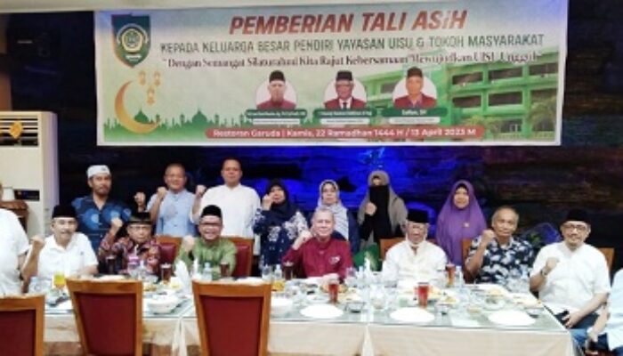 Yayasan UISU Beri Tali Asih Kepada Keluarga Pendiri
