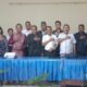 Kepala BPJamsostek Padang Sidempuan Dr.Sanco Simanullang (4 kanan) foto bersama dengan peserta sosialisasi manfaat Jamsostek di HKBP Distrik Samosir, Selasa (4/4).Waspada/ist