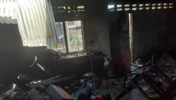 Diduga Korsleting Listrik, Satu Rumah Permanen Terbakar