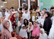 Di Perdagangan, Gubsu Beri Tali Asih Dan 1000 Paket Sembako Ke Duafa Serta Anak Yatim