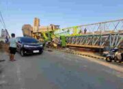 Satu Crane Terbalik Di Jembatan Kuala Langsa