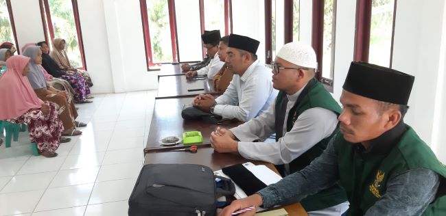 Pekerja Protes Penutupan Gudang Dan Bengkel