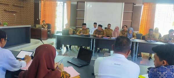 Tim BKKBN Aceh gandeng BPKP menggelar rapat evaluasi PPS di Aula Bappeda Kota Subulussalam, Selasa (11/04/23). (Waspada/Ist)