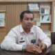 KADIS Dukcapil Deliserdang Drs.H.Misran Sihaloho, MSi, ketika memberi keterangan kepada wartawan diruang kerjanya, Rabu (12/4) siang. (Waspada/Khairul K Siregar/B)