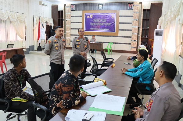 Kapolres Dhani Pastikan Perekrutan Calon Anggota Polri Bebas KKN Kapolres Dhani Pastikan Perekrutan Calon Anggota Polri Bebas KKN