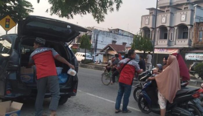 ELANG Komunitas Aceh Berbagi Takjil
