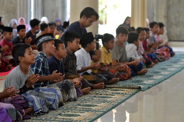 Menjemput Berkah Di Bulan Ramadan, Irfansyah Khittan Anak Kurang Mampu Menjemput Berkah Di Bulan Ramadan, Irfansyah Khittan Anak Kurang Mampu