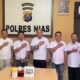 Panitia pelantikan SMSI Kepulauan Nias foto bersama dengan Kapolres Nias, AKBP Luthfi usai melakukan audiensi di ruang kerjanya, Selasa (4/4). Waspada/Ist