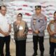 Wali Kota Susanti Dewayani (lima kanan) bersama Forkopimda melakukan inspeksi mendadak ke distributor baru-baru ini, guna mengendalikan inflasi Kota Pematangsiantar periode Maret 2023.(Waspada-ist).