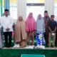 Bupati Sergai H Darma Wijaya, Dandim 0204/DS Letkol Czi Yoga Febrianto, Kakan Kemenag H Zulkifli Sitorus, Ketua TP PKK Sergai Hj Rosmaida Darma Wijaya, Pangeran Bedagai T Achmad Syafii, Ketua BKM Besar Jamik Ishak Janggawirana bersama anak yatim dan kaum duafa, Senin (3/4) sore di Masjid Besar Jamik Kel.Pekan Dolokmasihul Kec. Dolokmasihul. (Waspada/Edi Saputra)