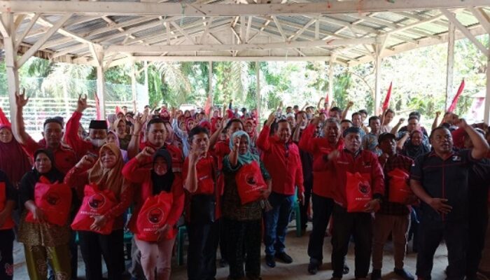 PDI-P Bagikan 1000 Paket Sembako Di Labura