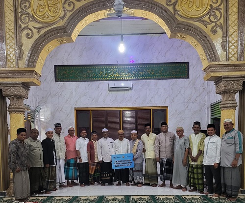 Safari Ramadana 1444 H di 18 desa dalam lingkungan PT. PIM, diisi dengan penyerahan bantuan sarana pendukung kegiatan ibadah. (Waspada/ist)