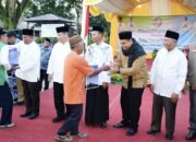 Ashari Tambunan Berikan Tali Asih Ke Penggali Kubur, Bilal Mayit Dan Kaum Duafa