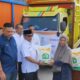 Pj Wali Kota Langsa, Ir Said Mahdum Majid didampingi Kepala Cabang Bulog Kota Langsa, Komerza saat menyalurkan beras bantuan kepada 12.173 Keluarga Penerima Manfaat (KPM) se-kota Langsa, di Gudang Bulog Langsa, Gampong Seuriget, Kecamatan Langsa Barat, Rabu (5/4). Waspada/Rapian.