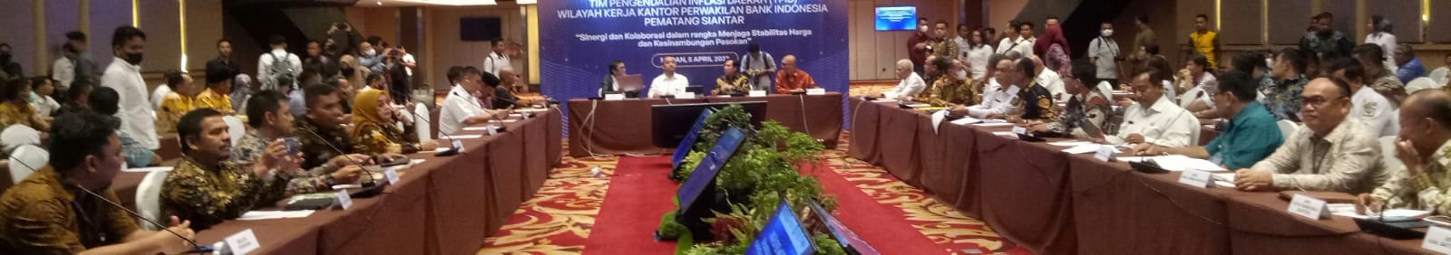 High Level Meeting TPID delapan kabupaten/kota di wilayah kerja KPw BI Kota Pematangsiantar di Grand Cityhall Hotel, Jl. Balai Kota, Kota Medan, Rabu (5/4) mendapat apresiasi dari narasumber atas kehadiran para kepala daerah dan tetap bertahan sampai selesai.(Waspada-ist).