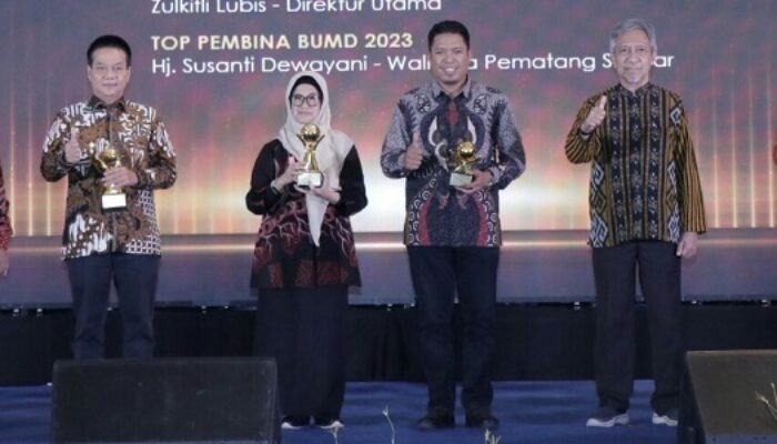 Wali Kota P.Siantar Kembali Terima Top Pembina BUMD Awards