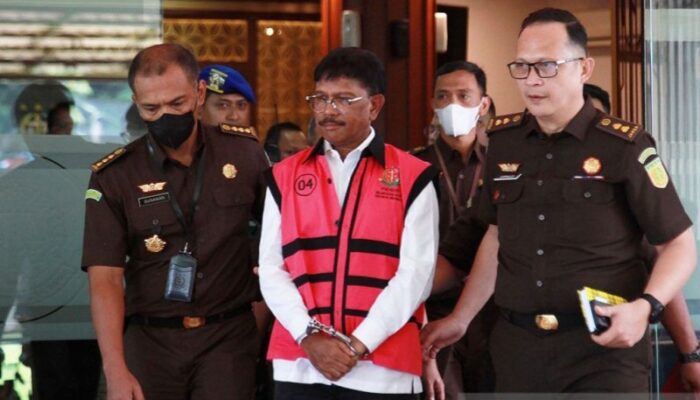 Jadi Tersangka Korupsi Rp8 T, Menkominfo Langsung Ditahan