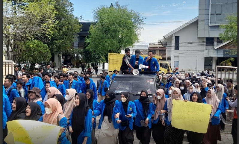 Ratusan Polisi Kawal Demo Ratusan Mahasiswa Tolak Revisi Qanun LKS