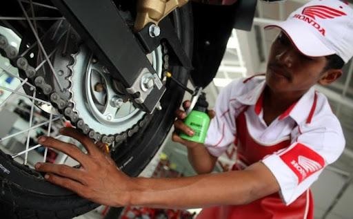Bikers Perlu Tahu Cara Rawat Rantai Roda Motor