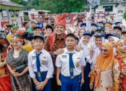 Kenakan Pakaian Adat Karo, Bobby Nasution Inspektur Upacara Hari Pendidikan Nasional