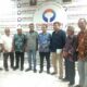 ANGGOTA KSU Kekar PTP VI Pabatu H Erwanto AM, selaku mantan Badan Pengawas KSU, mewakili ratusan anggota koperasi itu berfoto bersama usai menyerahkan berkas dugaan penyimpangan dan maladministrasi penjualan aset koperasi oleh pengurus ke Kepala Ombudsman RI Perwakilan Sumut, Abyadi Siregar, Jumat (5/5) di Kantor Ombudsman Sumut, Jalan Sei Besitang, Medan. Waspada/hasan basri