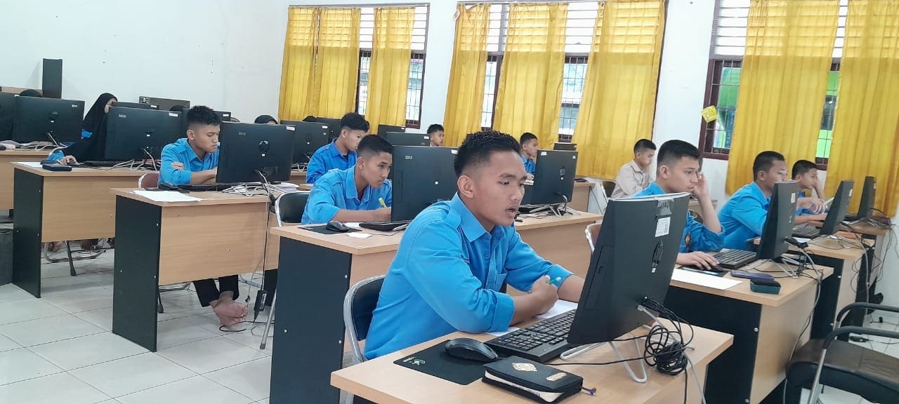 Para siswa Darul Mursyid saat mengikuti kegiatan OSN tingkat Kabupaten Tapanuli Selatan belum lama ini. Waspada/Ist