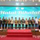 GUBSU H Edy Rahmayadi, Presidium Majelis Nasional KAHMI H Doli Kurnia Tandjung dan Raden Romo Syafii, H Syamsul Arifin, T Erry Nuradi, Afif Abdillah Lubis, Anggota DPD RI Faisal Amri dan pengurus KAHMI dari 24 kabupaten/kota se-Sumut, berfoto usai Halalbihalal Korps Alumni Himpunan Mahasiswa Islam (KAHMI) Sumatera Utara tahun 2023/1444 H di Aula Tengku Rizal Nurdin, Rumah Dinas Gubsu, Kamis (18/5) malam. Waspada/Ist