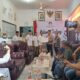 KETUA DPC Partai Gerindra Kota Medan, Ihwan Ritonga beserta pengurus menyerahkan berkas pendaftaran Bacaleg diterima Ketua KPU Kota Medan, Sabtu (14/5). Waspada/Yuni Naibaho