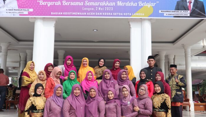 Disdikbud Beri Penghargaan Pendukung Program Merdeka Belajar