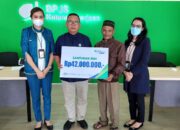 Ahli Waris Aparat Desa Di Tapsel Terima Santunan Jamsostek Di Hari Buruh