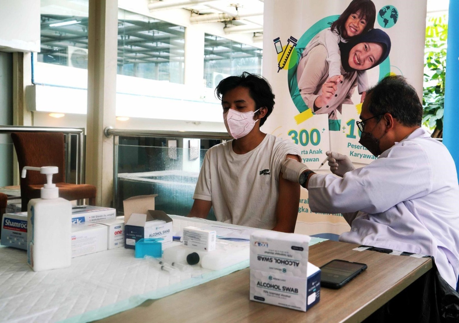 Dorong Pemutusan Rantai Penularan Covid-19 : BUMN Gelar Program Indonesia Bebas Covid-19 Vaksinasi Booster Gratis