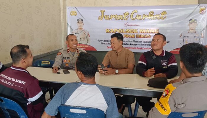 ‘Jumat Curhat’ Kapolsek Mane Dengar Keluhan Warga