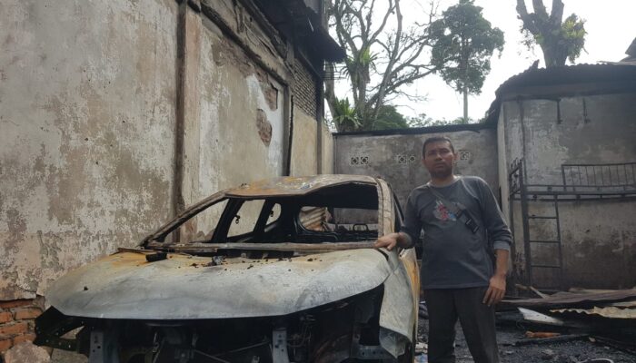 Kebakaran Jelang Subuh Musnahkan Rumah Dan Mobil