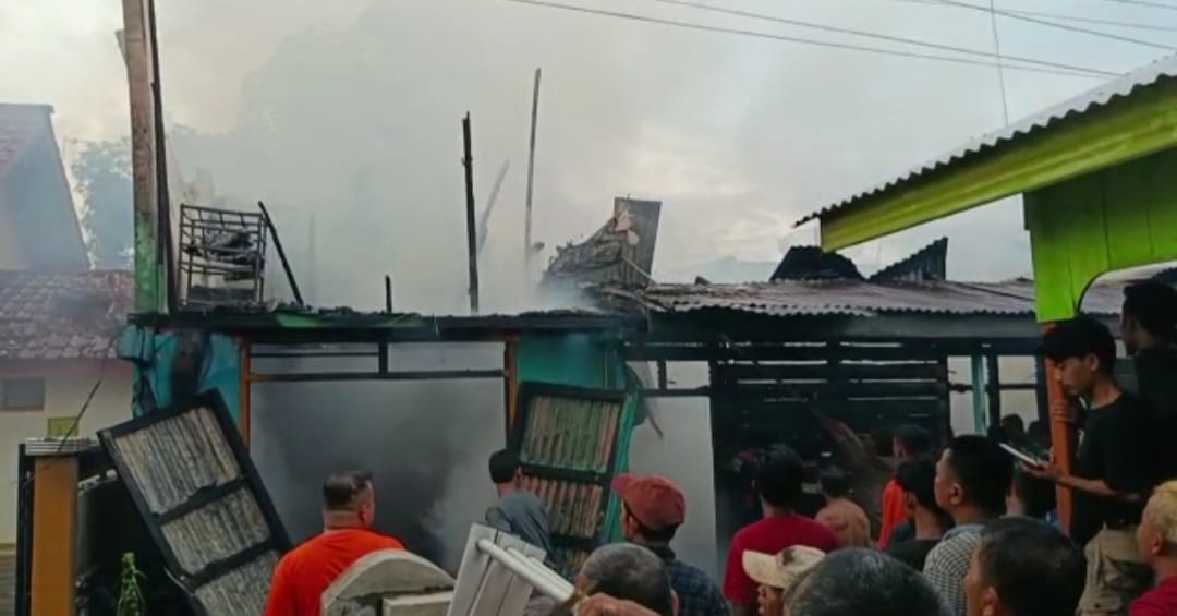 Satu Rumah Hangus Terbakar Di Kualasimpang Satu Rumah Hangus Terbakar Di Kualasimpang